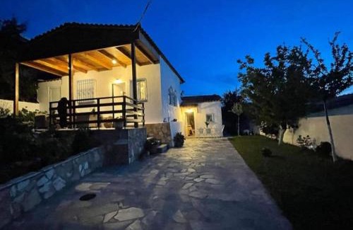 Kalyvia Thorikou House | Relaxation Awaits at Lagonisi Magic Home – Pet Friendly Stay