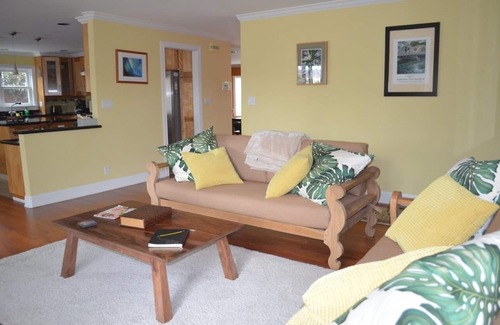 West Alameda House | Lagoon House: Guest Rated 10/10 with Family-Friendly Amenities