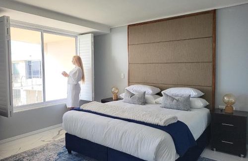 Lagoon Beach Apartment | Lagoon Shoreline Penthouse