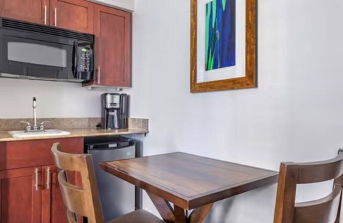 Waikiki Apartment | Lagoon Tower: Oceanfront Retreat with Pool & Spa Access