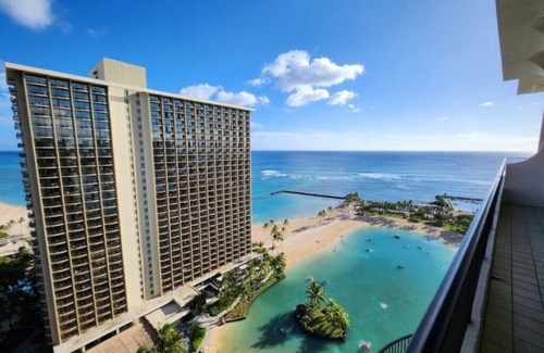 Waikiki Apartment | Lagoon Tower: Oceanfront Retreat with Pool & Spa Access
