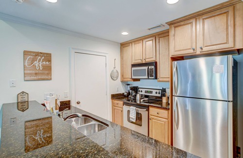 Isle of Palms Condo | Beachside Lagoon View Condo with Pool and Family Amenities