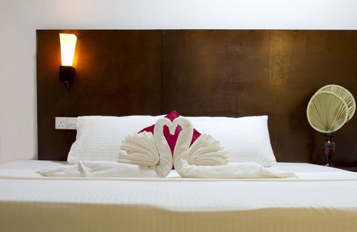 Bodufolhudhoo Hotel | Serene Lagoon View Maldives - Rated 9.4 with Pool & Dining
