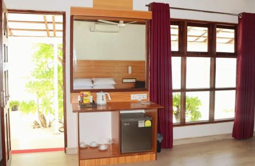 Bodufolhudhoo House | Gorgeous Lagoon View Maldives: 4-Star Oceanfront Retreat