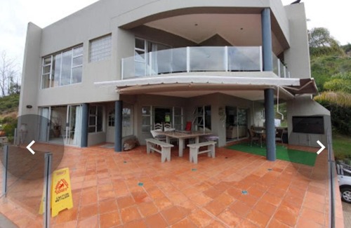 Knysna House | Relax at Lagoon View Villa: 4-Star Stay with Pool & Kitchen