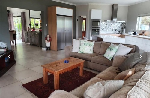 Knysna House | Relax at Lagoon View Villa: 4-Star Stay with Pool & Kitchen