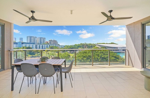 Darwin City Centre Apartment | Lagoon Waterfront Oasis, relaxing balcony & BBQ