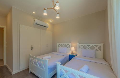 Shurtah al-Dakhlah Apartment | Lagoonfront 3BR Apartment Cyan
