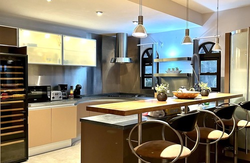 Cole Bay Apartment | Tranquil Lagoonside Evasion with Oceanfront Views