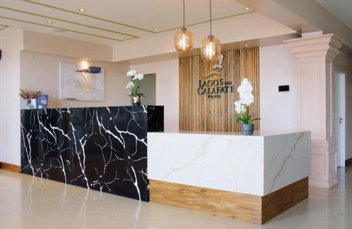 Macrozona Meseta Cerro Calafate Hotel | Discover Comfort at Lagos Del Calafate with Pool & Hot Tub