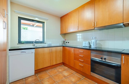 Telheiro Apartment | Experience Lagos Marina Park Resort: Pet-Friendly Retreat