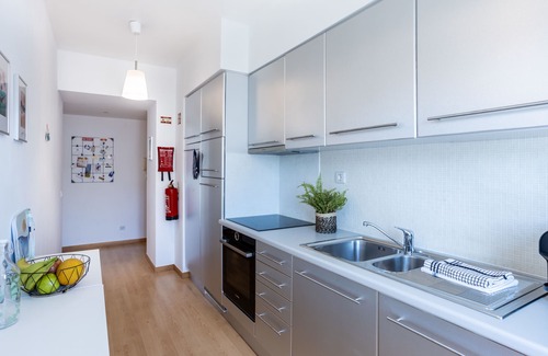 Telheiro Apartment | Work-Friendly Lagos Apartment with Breakfast & Kitchen Access