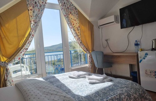 Bazaleti Hotel | Discover Laguna Beach Club: Unmatched Amenities & Reviews