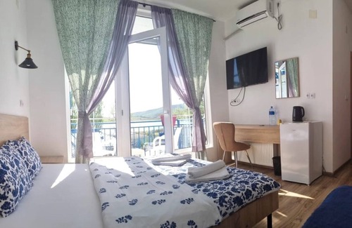 Bazaleti Hotel | Discover Laguna Beach Club: Unmatched Amenities & Reviews