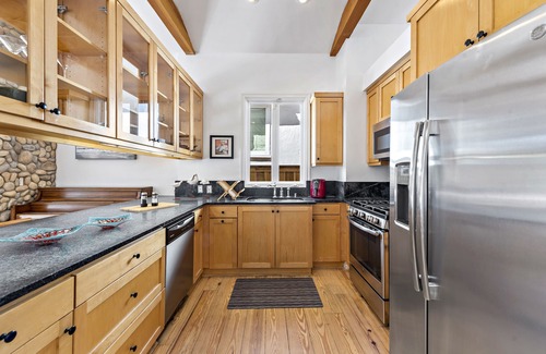 Laguna Beach House | Beachfront Laguna Beach Coastal Cottage with Spa & Pool