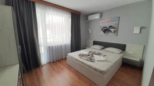 Kiten House | Cozy Laguna: Pet-Friendly Retreat with Ocean Views
