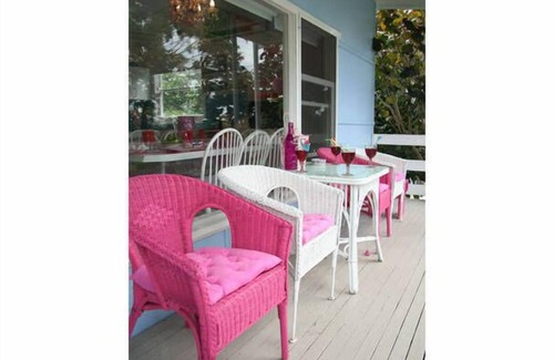 Hyams Beach House | Pet-Friendly Laguna Blue at Hyams Beach with Spa Access
