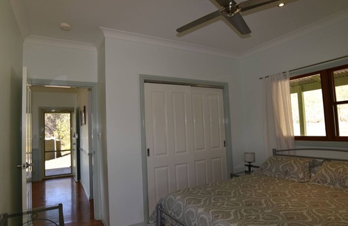 Laguna Cottage | Discover Laguna Cottages: Relax by Watagan Creek