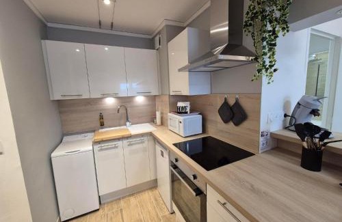 Vernon Apartment | Highly Rated Laguna Hotel: Your Perfect Getaway Awaits