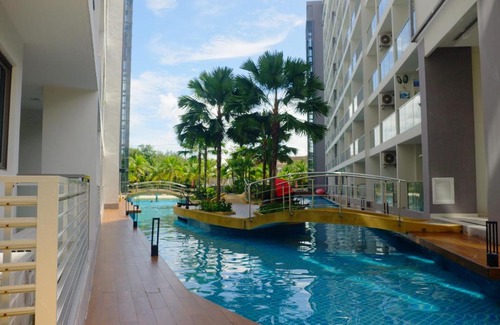 South Pattaya Apartment | Beachfront Getaway at Laguna Jomtien by Mats with Pool