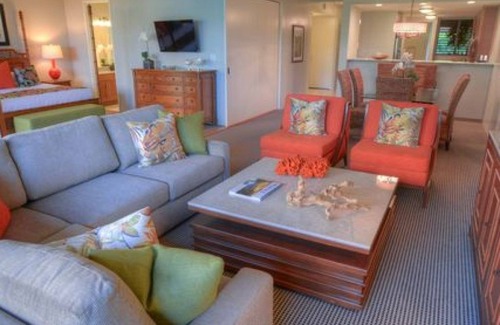 Kahana Resort | Ocean View Lahaina Beach Front Resort with Pool & Spa