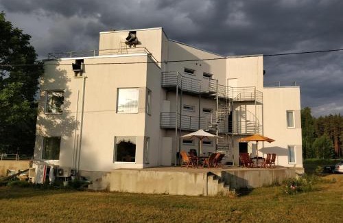 Varska Apartment | Laheveere Villa: Family-Friendly with Breakfast & Pets Allowed