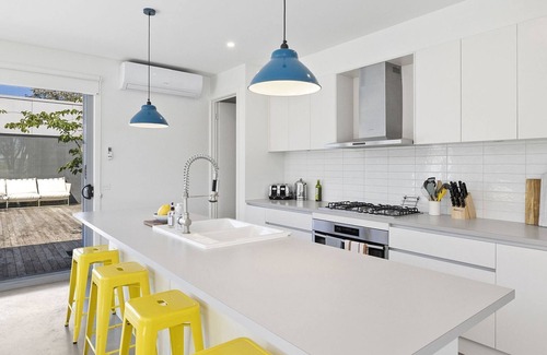 Torquay House | Oceanfront Escape at Lahinch Beach House with Pool