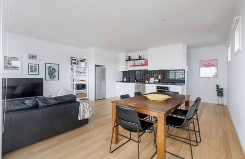 Brunswick Apartment | Inner City Oasis: Laidback Lygon with Family-Friendly Amenities