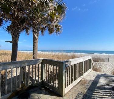 Myrtle Beach Hotel | Laidback n Lazy at Landmark Resort