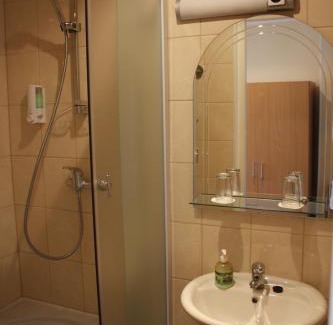 Narva-Joesuu Hotel | Ocean View Laine Guesthouse with Pool and Pet-Friendly Perks