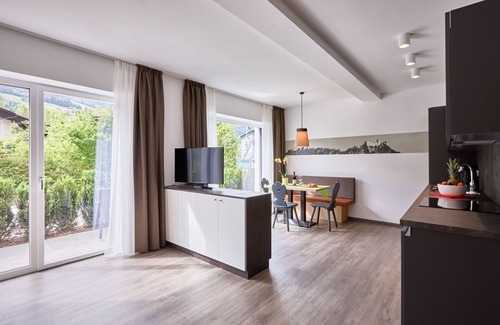 Albions House | Relaxing Retreat: Laitacherhof Apartments with Sauna & Pool