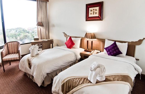 Nai Mueang Hotel | Comfortable Stay at Laithong Hotel with Pool & Family Amenities