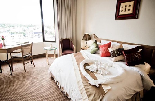 Nai Mueang Hotel | Comfortable Stay at Laithong Hotel with Pool & Family Amenities