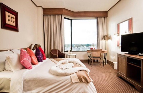 Nai Mueang Hotel | Comfortable Stay at Laithong Hotel with Pool & Family Amenities