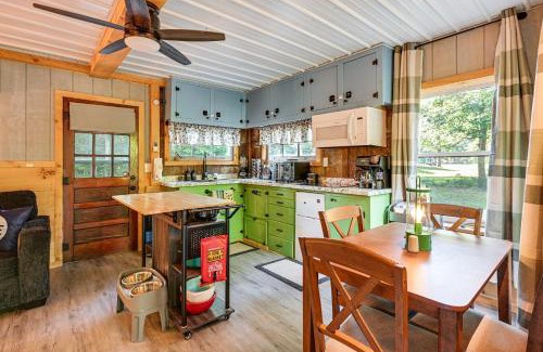 Gladwin House | Charming Gladwin Cottage: Kayaks & Steps to the Lake!