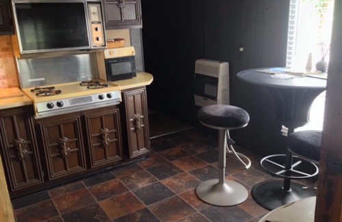 Glasgow House | Scenic Lake Retreat: Ideal for Fishing, Boating & Camping