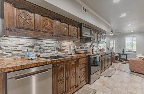 Granbury Cabin | Discover Wigwam Comfort in Granbury with Lake Access