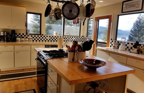 Lake Almanor West House | Lake Almanor: Premier Lakefront Home with Incredible Views
