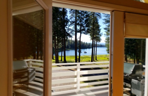 Lake Almanor West House | Lake Almanor West: Waterfront Cabin with Scenic Views