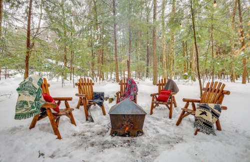 Lake Luzerne House | Idyllic Lake Luzerne Cabin with Private Beach Access