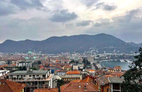 Como Apartment | Relaxing Lake and City View Apartment in Downtown Como