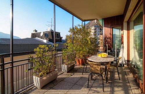 Como Apartment | Relaxing Lake and City View Apartment in Downtown Como
