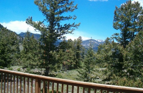 Estes Park House | Lake & Mountain View Retreat with Private Hot Tub & WIFI