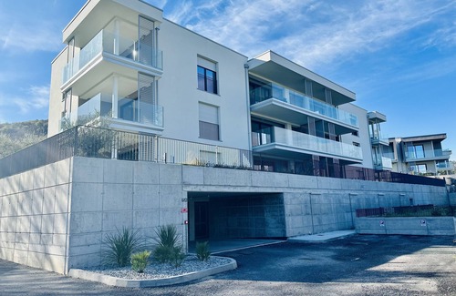 Iseo House | Scenic Lake & Mountain View House with Private Garage