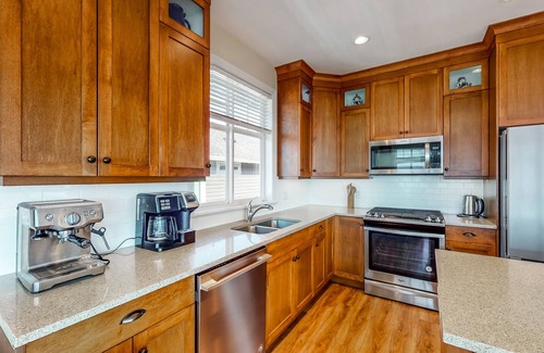 Okanagan-Similkameen House | Picturesque Lake & Mountain Views with Boat Slip Access