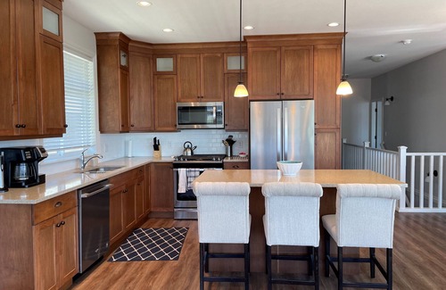 Okanagan-Similkameen House | Picturesque Lake & Mountain Views with Boat Slip Access