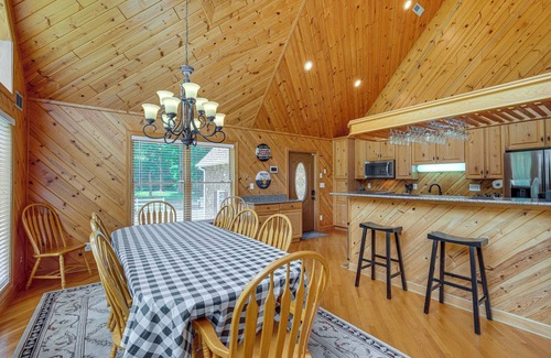 Louisa House | Lake Anna Retreat w/Dock Access: Boating & BBQs!