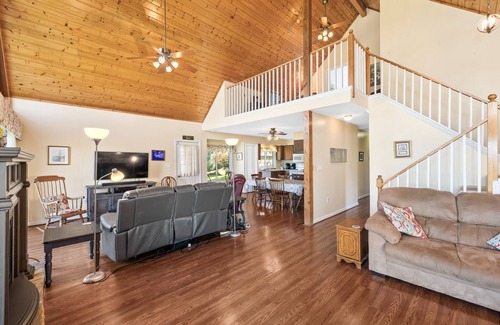 Sandy Point House | Lake Anna Waterfront Retreat: 3BR with Dock & Spa Amenities