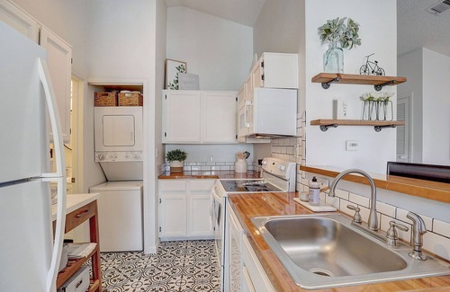 Highlands Condo | Discover Lake Arbor Penthouse Suite: Steps to Nature & Fun