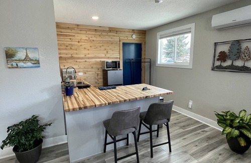 Arvada Apartment | Top-Rated Lake Arbor Studio: Pool, Breakfast & More